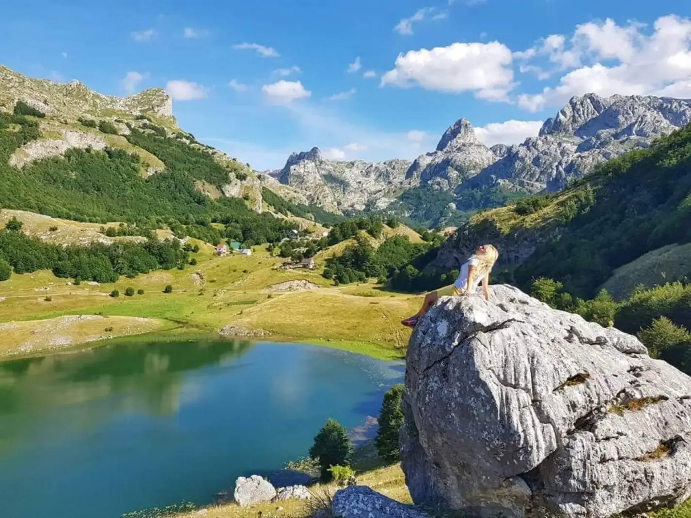 Traveller on a boulder above Bukumirsko Lake