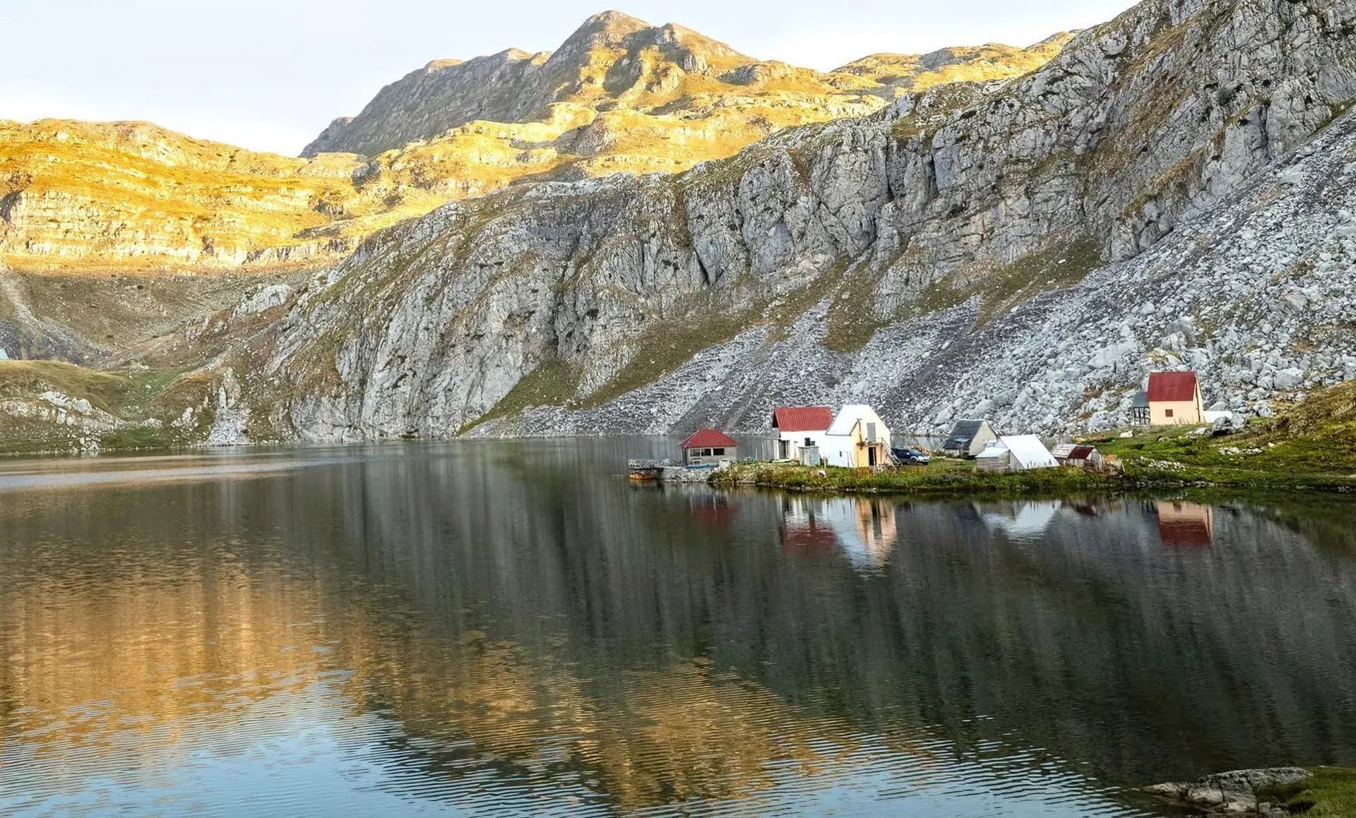 Kapetanovo Lake with mountain reflections on the Lukavica plateau